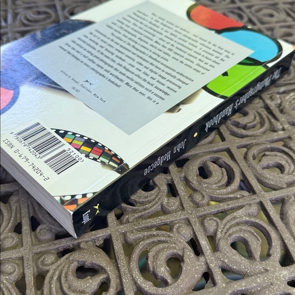 The Photographer’s Handbook by John Hedgecoe. Third edition Paperback. - Picture 3 of 10